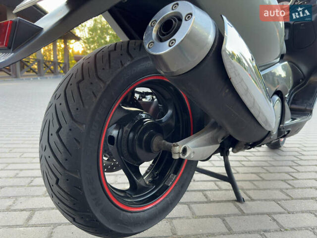 Серый Ямаха T-Max 500, объемом двигателя 0.5 л и пробегом 30 тыс. км за 2200 $, фото 10 на Automoto.ua
