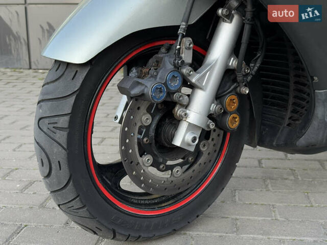 Серый Ямаха T-Max 500, объемом двигателя 0.5 л и пробегом 30 тыс. км за 2200 $, фото 16 на Automoto.ua