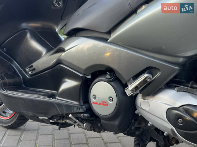Серый Ямаха T-Max 500, объемом двигателя 0.5 л и пробегом 30 тыс. км за 2200 $, фото 7 на Automoto.ua