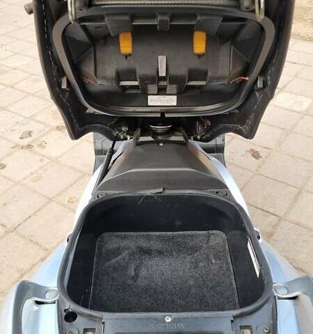 Серый Ямаха T-Max 500, объемом двигателя 0 л и пробегом 15 тыс. км за 3050 $, фото 3 на Automoto.ua