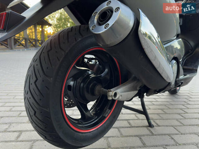 Серый Ямаха T-Max 500, объемом двигателя 0.5 л и пробегом 30 тыс. км за 2200 $, фото 11 на Automoto.ua
