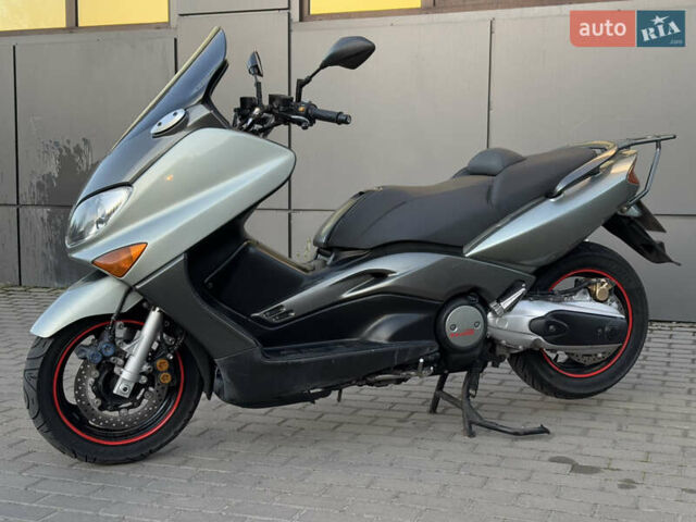 Серый Ямаха T-Max 500, объемом двигателя 0.5 л и пробегом 30 тыс. км за 2200 $, фото 1 на Automoto.ua