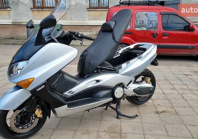 Серый Ямаха T-Max 500, объемом двигателя 0 л и пробегом 15 тыс. км за 3050 $, фото 2 на Automoto.ua