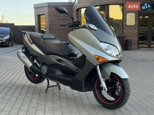 Серый Ямаха T-Max 500, объемом двигателя 0.5 л и пробегом 30 тыс. км за 2200 $, фото 2 на Automoto.ua
