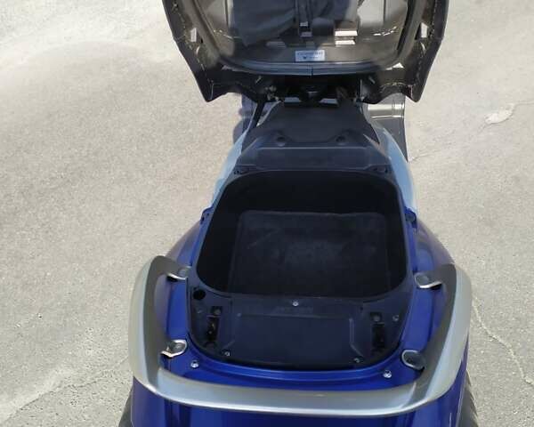 Синий Ямаха T-Max 500, объемом двигателя 0.5 л и пробегом 40 тыс. км за 4700 $, фото 6 на Automoto.ua