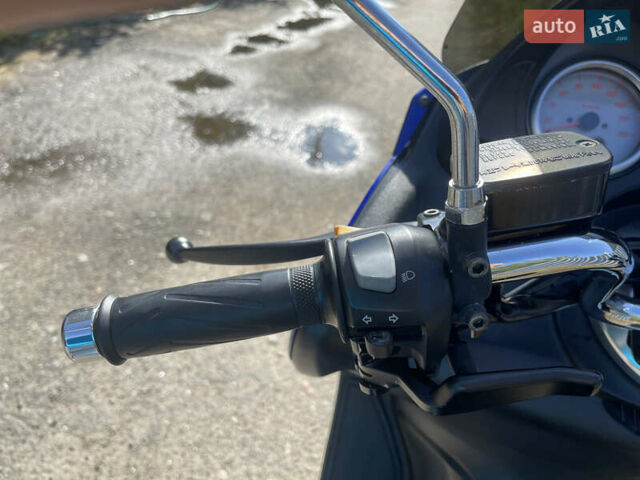 Синий Ямаха T-Max 500, объемом двигателя 0.5 л и пробегом 27 тыс. км за 4300 $, фото 8 на Automoto.ua