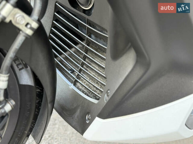 Білий Ямаха X-Max 250, об'ємом двигуна 0.25 л та пробігом 26 тис. км за 4500 $, фото 18 на Automoto.ua