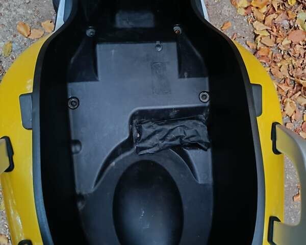 Жовтий Ямаха X-Max 250, об'ємом двигуна 0.25 л та пробігом 61 тис. км за 1850 $, фото 6 на Automoto.ua