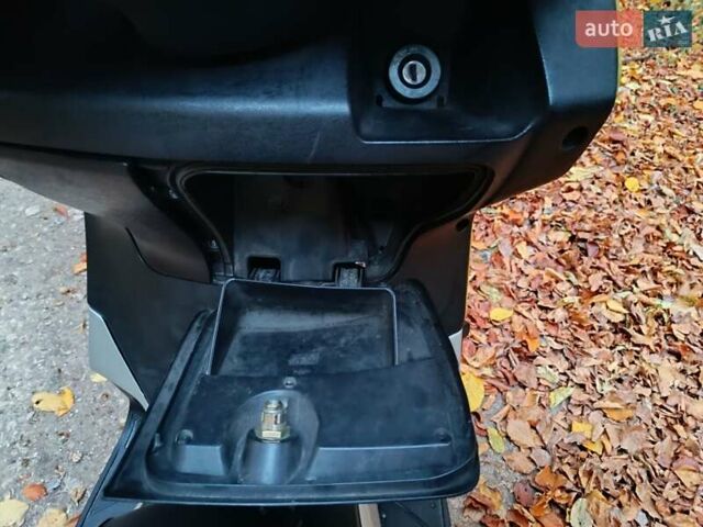 Жовтий Ямаха X-Max 250, об'ємом двигуна 0.25 л та пробігом 61 тис. км за 1850 $, фото 9 на Automoto.ua