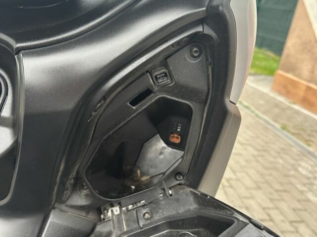 Ямаха X-Max 300, объемом двигателя 0.3 л и пробегом 0 тыс. км за 5000 $, фото 16 на Automoto.ua