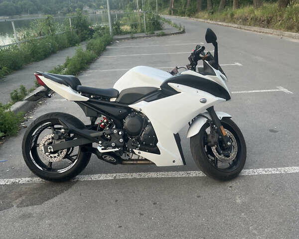 Белый Ямаха XJ 600 Diversion, объемом двигателя 0.6 л и пробегом 10 тыс. км за 5700 $, фото 2 на Automoto.ua