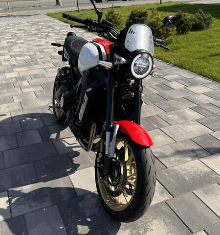 Черный Ямаха XSR, объемом двигателя 0.9 л и пробегом 4 тыс. км за 10600 $, фото 1 на Automoto.ua
