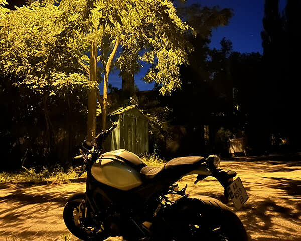 Серый Ямаха XSR, объемом двигателя 0.85 л и пробегом 16 тыс. км за 9000 $, фото 2 на Automoto.ua