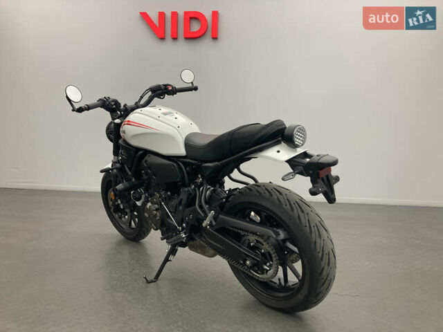 Белый Ямаха XSR 700, объемом двигателя 0 л и пробегом 1 тыс. км за 9959 $, фото 2 на Automoto.ua