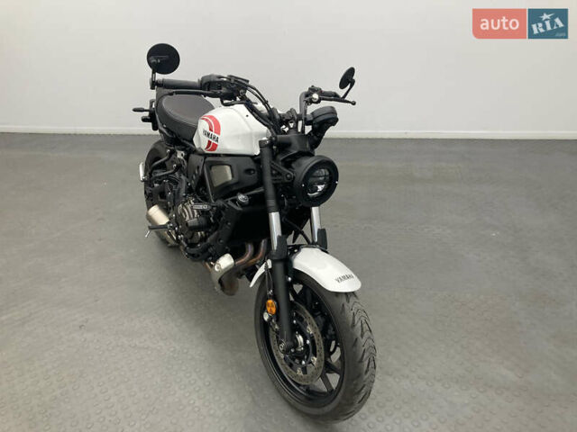 Белый Ямаха XSR 700, объемом двигателя 0 л и пробегом 1 тыс. км за 9959 $, фото 5 на Automoto.ua