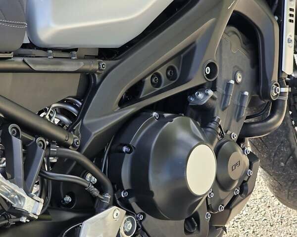 Черный Ямаха XSR 900, объемом двигателя 0.85 л и пробегом 8 тыс. км за 10000 $, фото 10 на Automoto.ua
