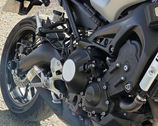 Черный Ямаха XSR 900, объемом двигателя 0.85 л и пробегом 8 тыс. км за 10000 $, фото 17 на Automoto.ua