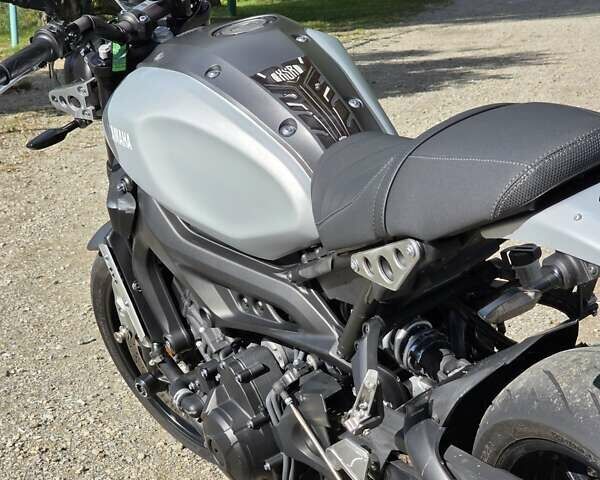 Черный Ямаха XSR 900, объемом двигателя 0.85 л и пробегом 8 тыс. км за 10000 $, фото 18 на Automoto.ua