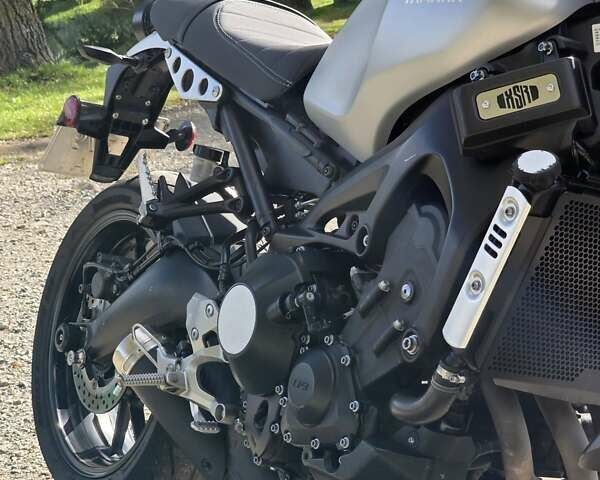 Черный Ямаха XSR 900, объемом двигателя 0.85 л и пробегом 8 тыс. км за 10000 $, фото 13 на Automoto.ua