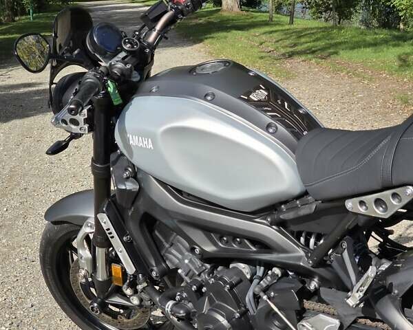 Черный Ямаха XSR 900, объемом двигателя 0.85 л и пробегом 8 тыс. км за 10000 $, фото 8 на Automoto.ua