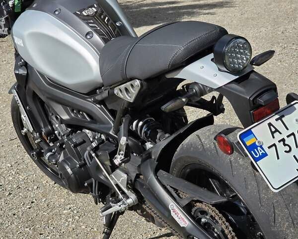 Черный Ямаха XSR 900, объемом двигателя 0.85 л и пробегом 8 тыс. км за 10000 $, фото 6 на Automoto.ua