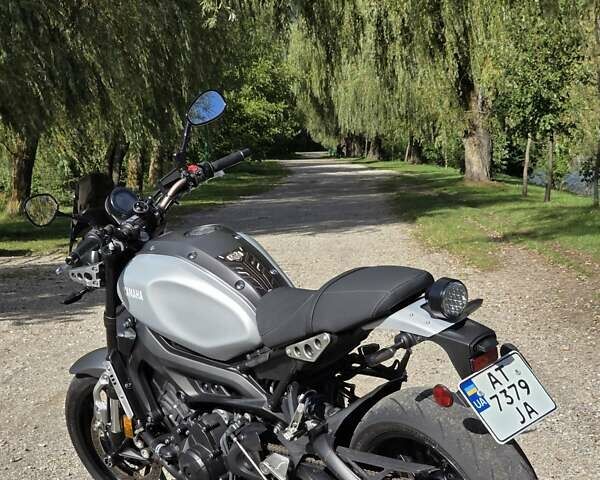 Черный Ямаха XSR 900, объемом двигателя 0.85 л и пробегом 8 тыс. км за 10000 $, фото 1 на Automoto.ua