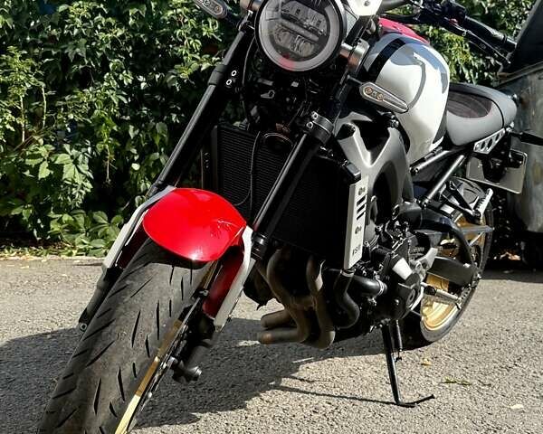 Красный Ямаха XSR 900, объемом двигателя 0.85 л и пробегом 4 тыс. км за 11000 $, фото 5 на Automoto.ua