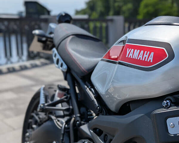 Серый Ямаха XSR 900, объемом двигателя 0.85 л и пробегом 19 тыс. км за 10500 $, фото 2 на Automoto.ua