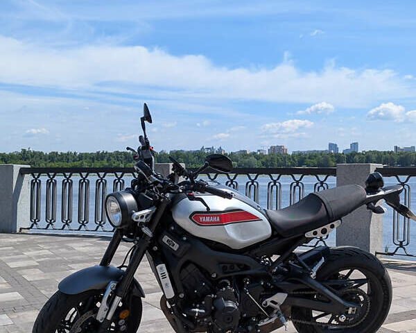 Серый Ямаха XSR 900, объемом двигателя 0.85 л и пробегом 19 тыс. км за 10500 $, фото 8 на Automoto.ua