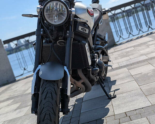Серый Ямаха XSR 900, объемом двигателя 0.85 л и пробегом 19 тыс. км за 10500 $, фото 10 на Automoto.ua