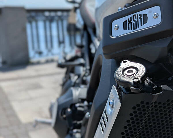Серый Ямаха XSR 900, объемом двигателя 0.85 л и пробегом 19 тыс. км за 10500 $, фото 3 на Automoto.ua