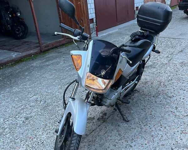 Серый Ямаха YBR125, объемом двигателя 0.1 л и пробегом 24 тыс. км за 1500 $, фото 2 на Automoto.ua