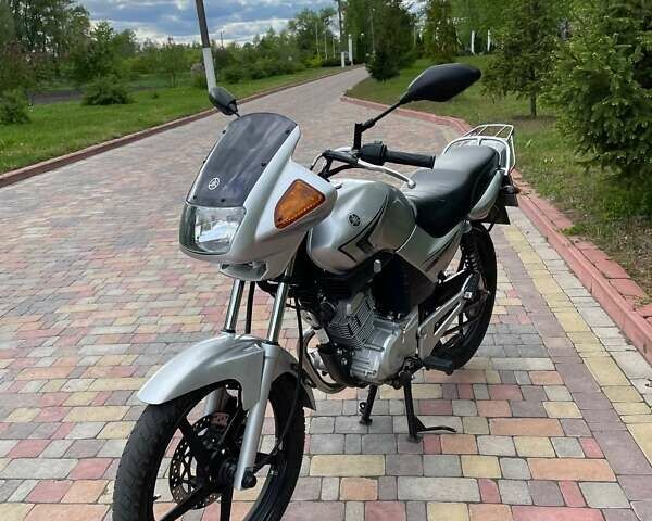 Серый Ямаха YBR125, объемом двигателя 0.12 л и пробегом 36 тыс. км за 1600 $, фото 3 на Automoto.ua