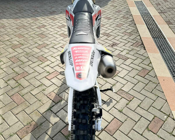 Ямаха YZ 450F, объемом двигателя 0 л и пробегом 120 тыс. км за 7500 $, фото 4 на Automoto.ua
