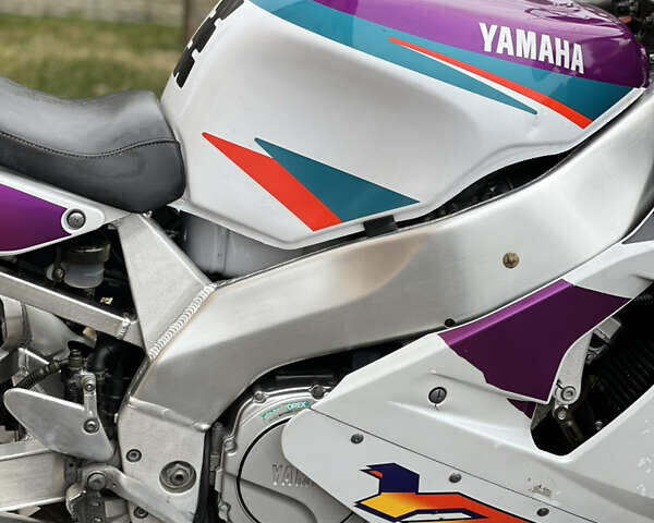 Белый Ямаха YZF 750R, объемом двигателя 0.75 л и пробегом 20 тыс. км за 3150 $, фото 46 на Automoto.ua