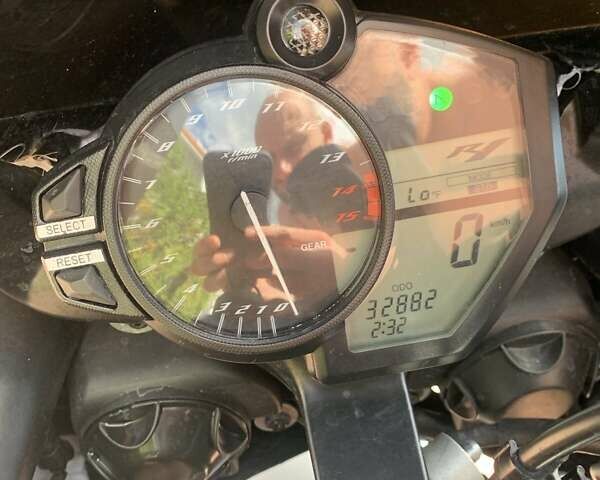 Белый Ямаха YZF R1, объемом двигателя 1 л и пробегом 30 тыс. км за 10300 $, фото 6 на Automoto.ua