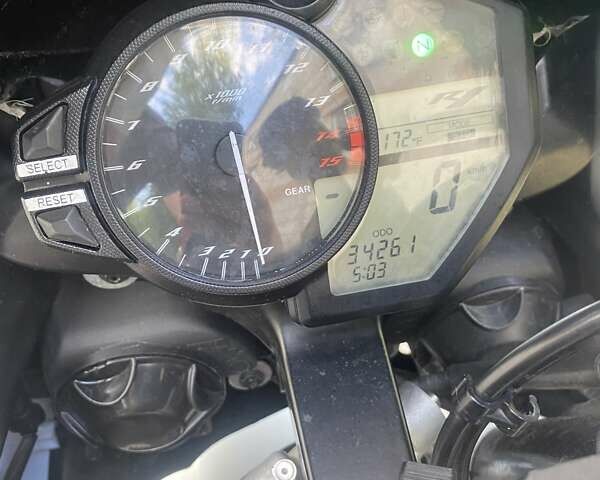 Белый Ямаха YZF R1, объемом двигателя 1 л и пробегом 34 тыс. км за 9800 $, фото 7 на Automoto.ua