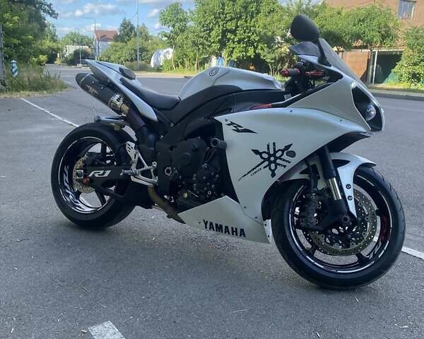Белый Ямаха YZF R1, объемом двигателя 1 л и пробегом 34 тыс. км за 9800 $, фото 6 на Automoto.ua