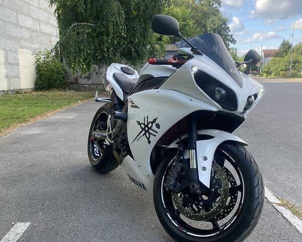 Белый Ямаха YZF R1, объемом двигателя 1 л и пробегом 34 тыс. км за 9800 $, фото 2 на Automoto.ua