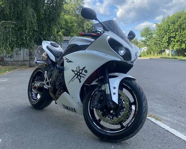 Белый Ямаха YZF R1, объемом двигателя 1 л и пробегом 34 тыс. км за 9800 $, фото 3 на Automoto.ua