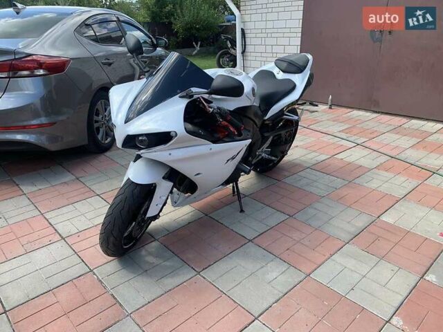 Белый Ямаха YZF R1, объемом двигателя 1 л и пробегом 30 тыс. км за 10300 $, фото 5 на Automoto.ua