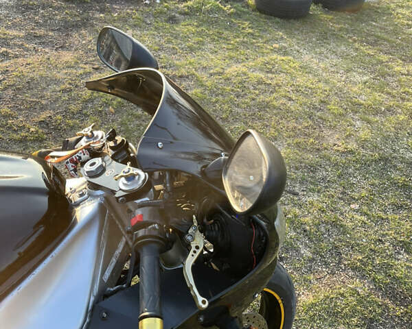 Черный Ямаха YZF R1, объемом двигателя 1 л и пробегом 82 тыс. км за 6000 $, фото 8 на Automoto.ua
