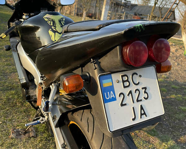 Черный Ямаха YZF R1, объемом двигателя 1 л и пробегом 82 тыс. км за 6000 $, фото 16 на Automoto.ua
