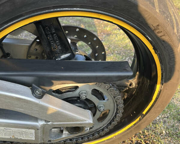Черный Ямаха YZF R1, объемом двигателя 1 л и пробегом 82 тыс. км за 6000 $, фото 3 на Automoto.ua