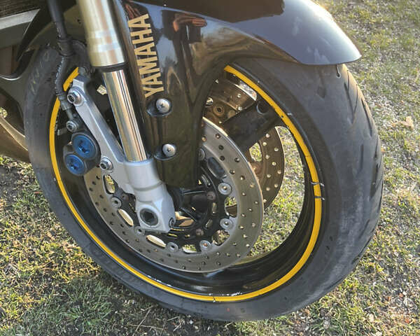 Черный Ямаха YZF R1, объемом двигателя 1 л и пробегом 82 тыс. км за 6000 $, фото 21 на Automoto.ua