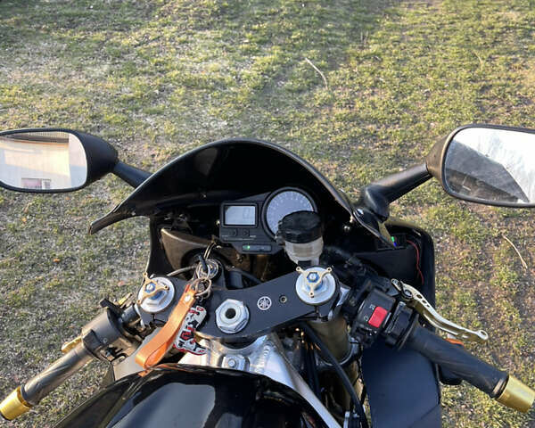 Черный Ямаха YZF R1, объемом двигателя 1 л и пробегом 82 тыс. км за 6000 $, фото 9 на Automoto.ua