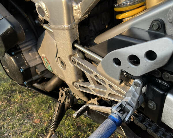 Черный Ямаха YZF R1, объемом двигателя 1 л и пробегом 82 тыс. км за 6000 $, фото 2 на Automoto.ua