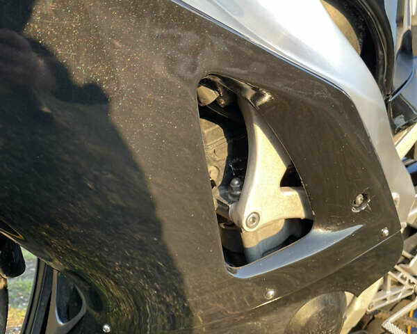 Черный Ямаха YZF R1, объемом двигателя 1 л и пробегом 82 тыс. км за 6000 $, фото 18 на Automoto.ua