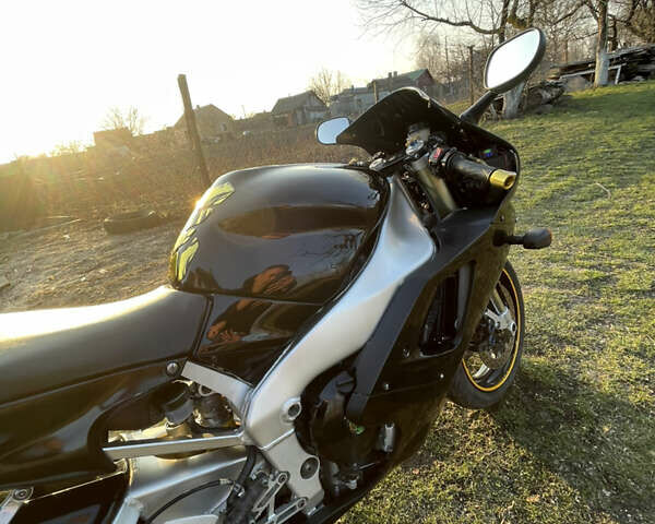Черный Ямаха YZF R1, объемом двигателя 1 л и пробегом 82 тыс. км за 6000 $, фото 12 на Automoto.ua