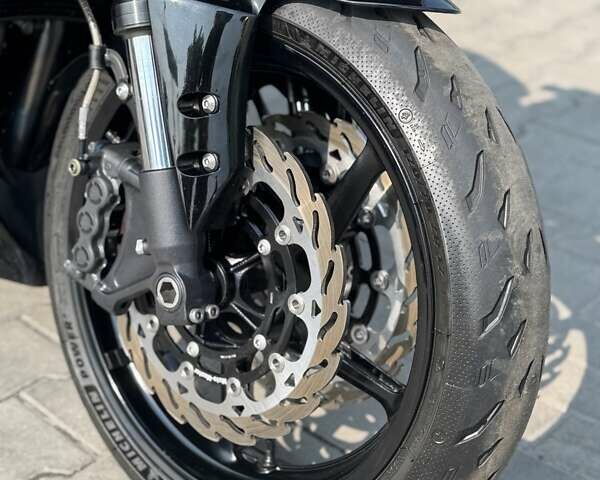 Черный Ямаха YZF R1, объемом двигателя 1 л и пробегом 33 тыс. км за 10699 $, фото 16 на Automoto.ua